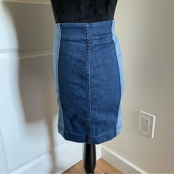 Free People Two Tone Multi Panel Stretch Denim Zip Back Mini Skirt EUC Size 0 - Picture 4 of 12